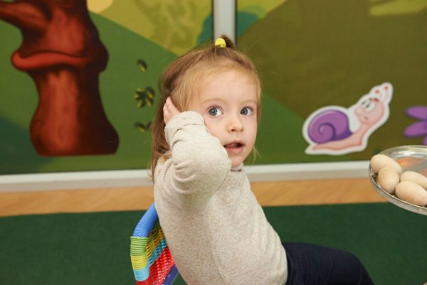 Что такое реабилитация слабослышащего ребенка?